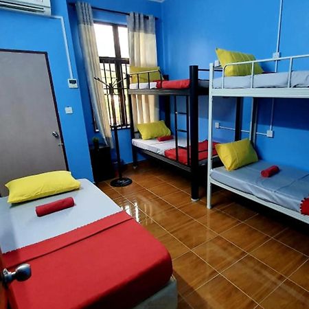 Shoplot Hostel Pangkor Kampong Pasir Bogak Esterno foto