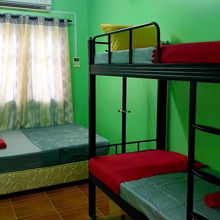 Shoplot Hostel Pangkor Kampong Pasir Bogak Esterno foto