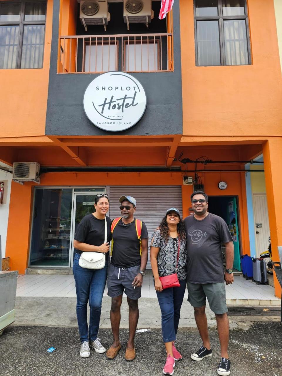 Shoplot Hostel Pangkor Kampong Pasir Bogak Esterno foto