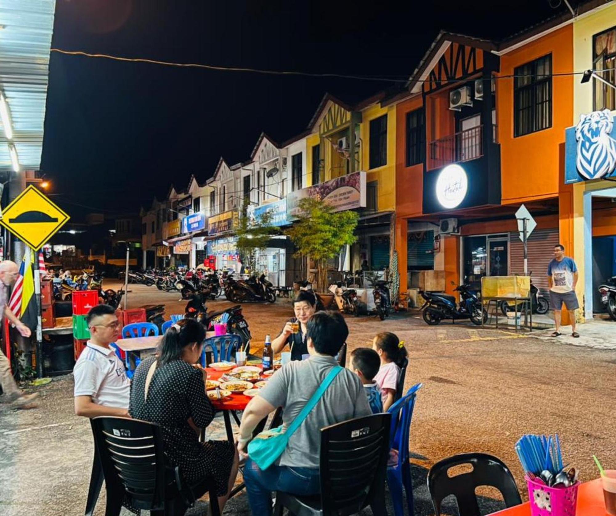 Shoplot Hostel Pangkor Kampong Pasir Bogak Esterno foto