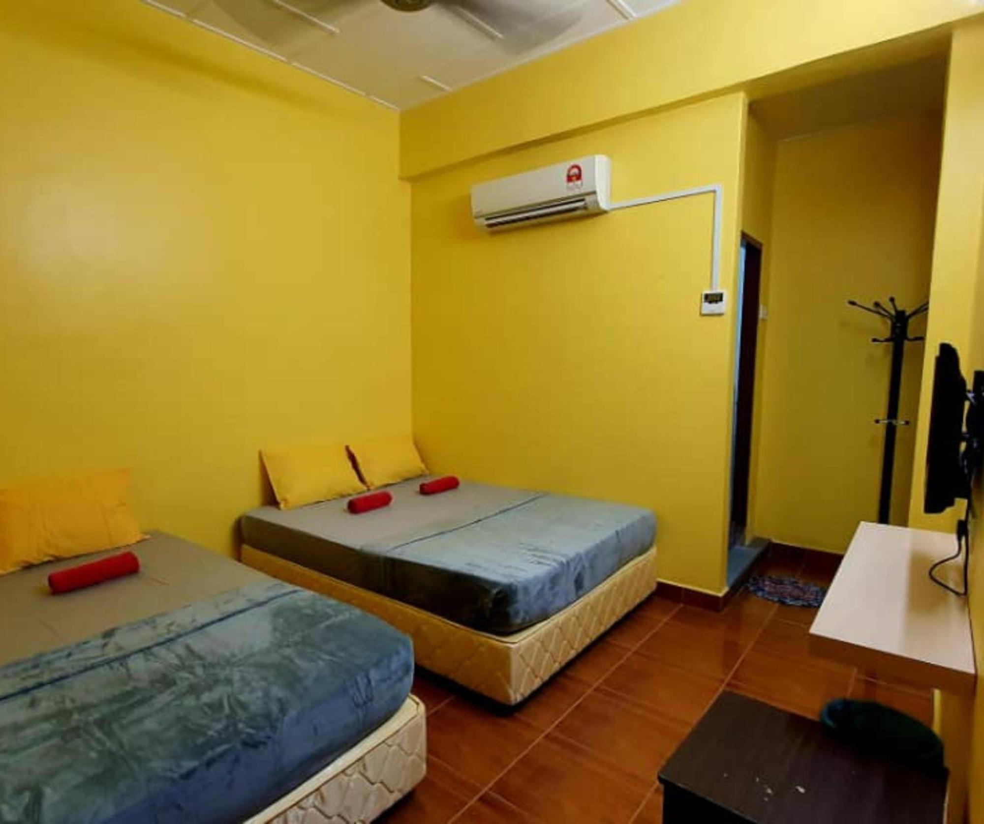 Shoplot Hostel Pangkor Kampong Pasir Bogak Esterno foto