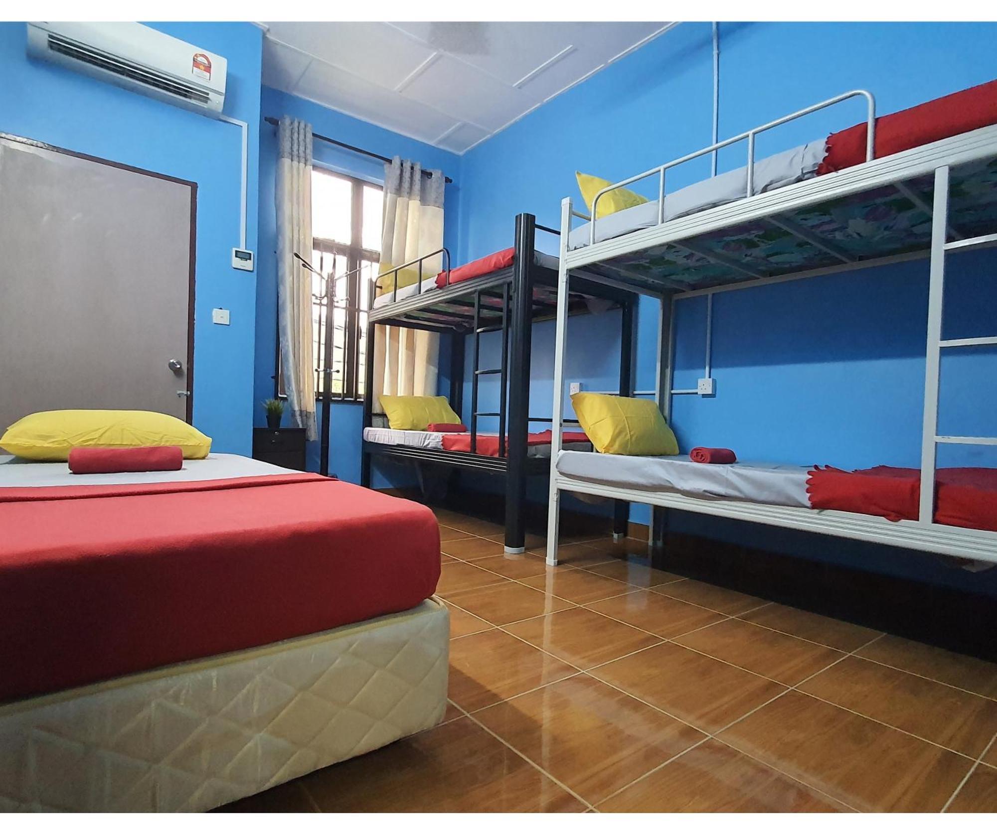 Shoplot Hostel Pangkor Kampong Pasir Bogak Esterno foto