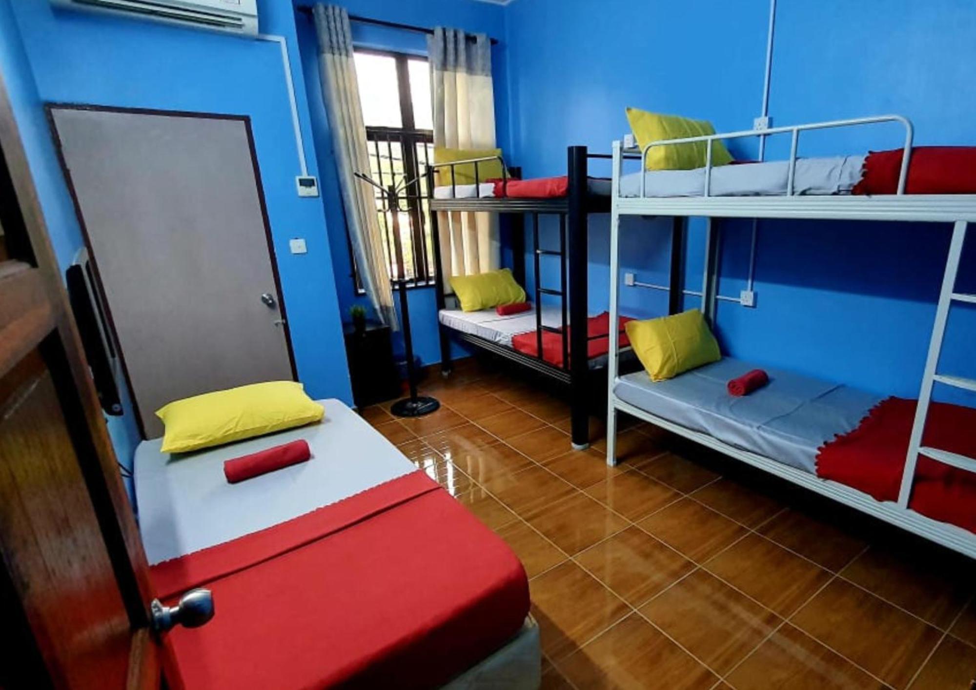Shoplot Hostel Pangkor Kampong Pasir Bogak Esterno foto