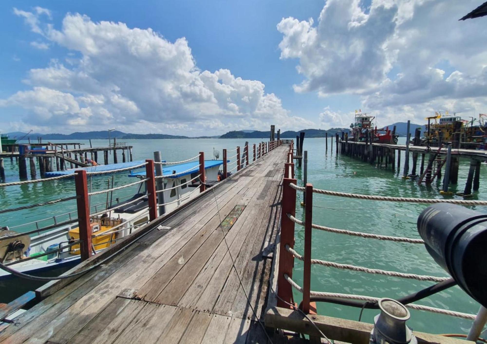 Shoplot Hostel Pangkor Kampong Pasir Bogak Esterno foto