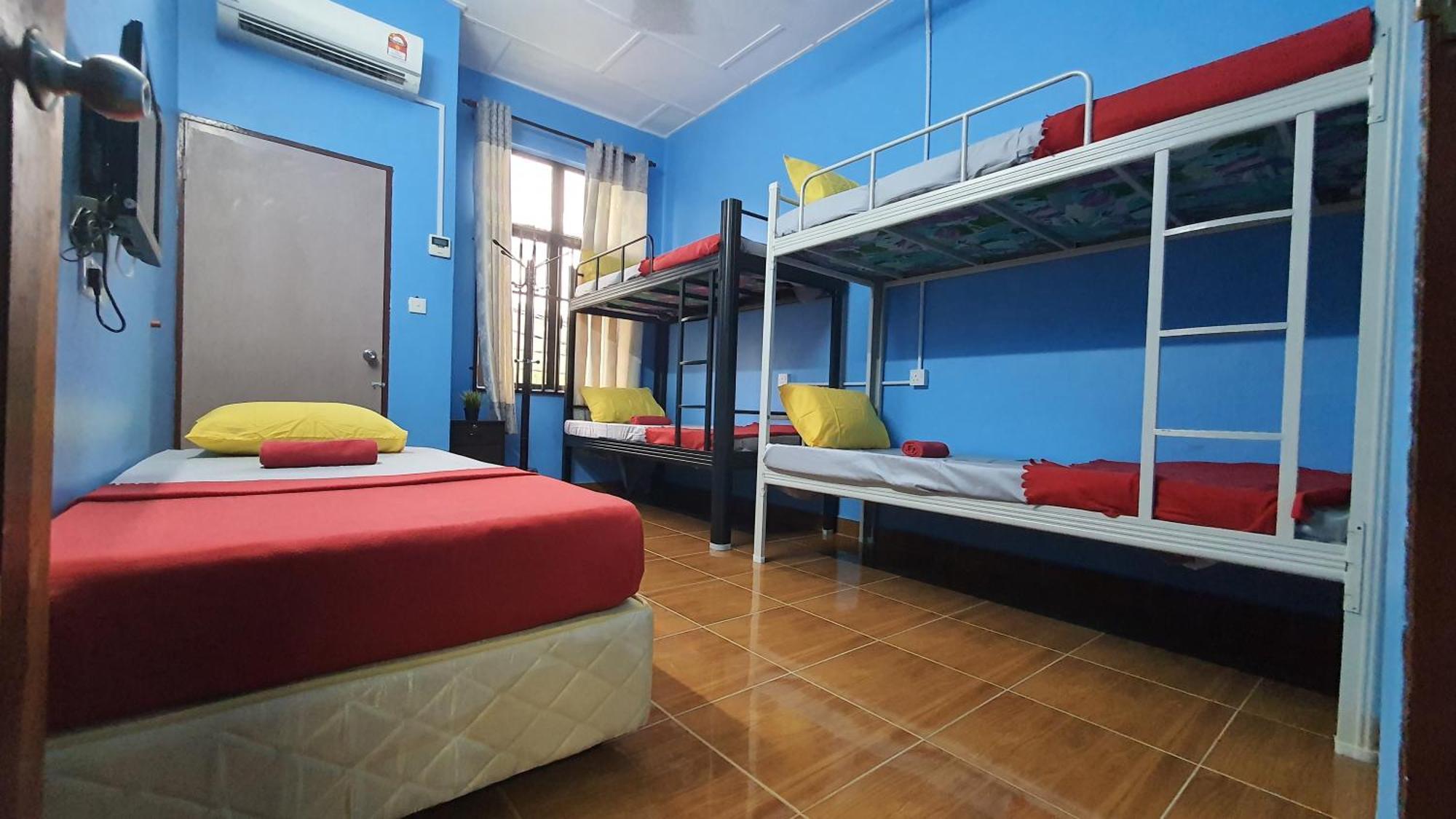 Shoplot Hostel Pangkor Kampong Pasir Bogak Esterno foto