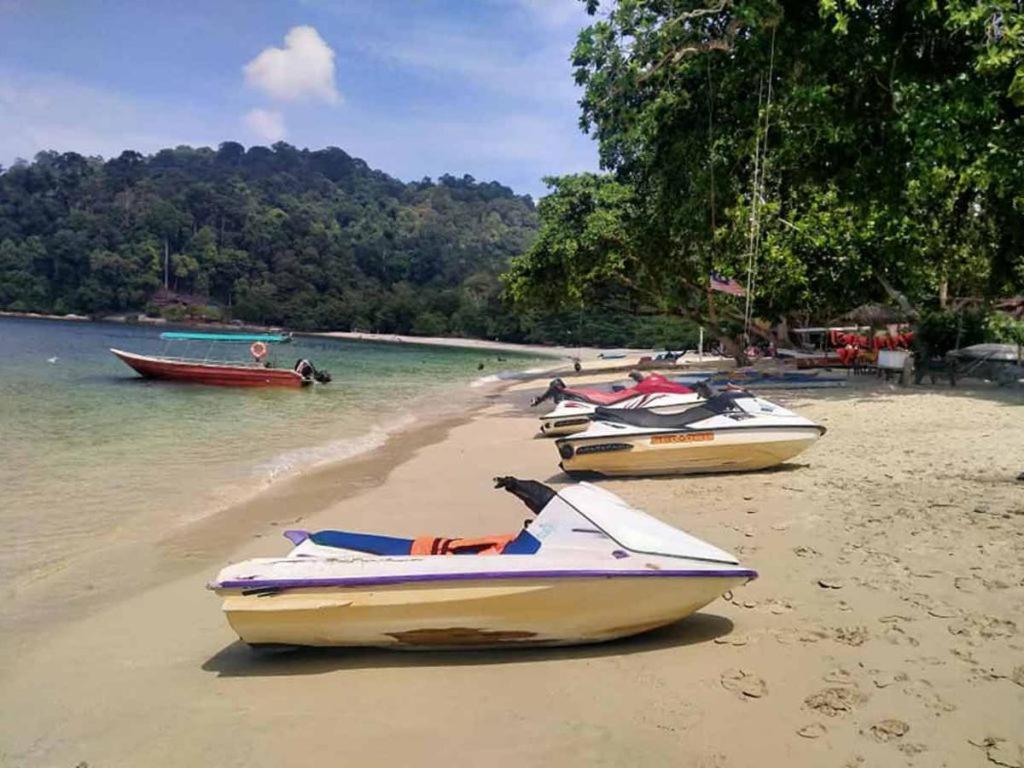 Shoplot Hostel Pangkor Kampong Pasir Bogak Esterno foto